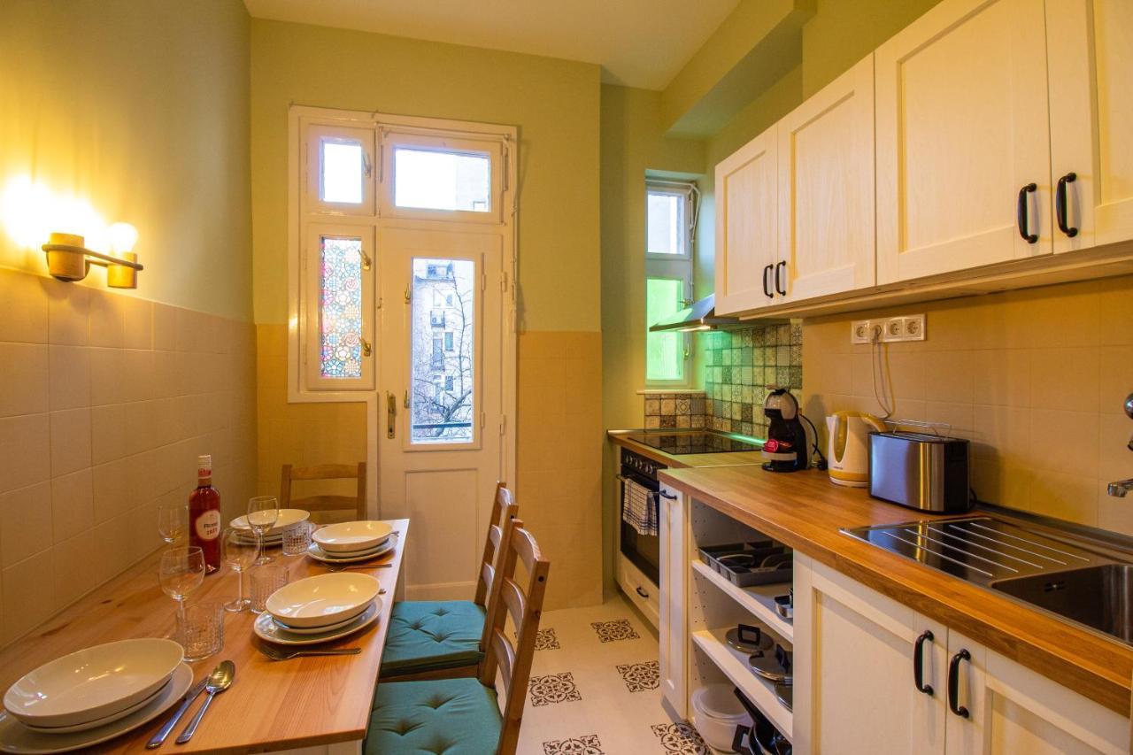 Small Paris Budapest Exterior photo